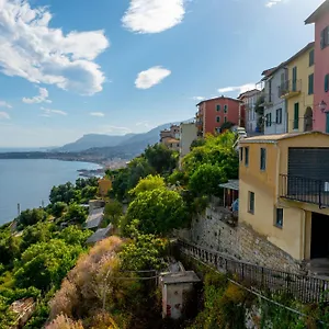 grimaldi-see-view.hotelitalianriviera.com/